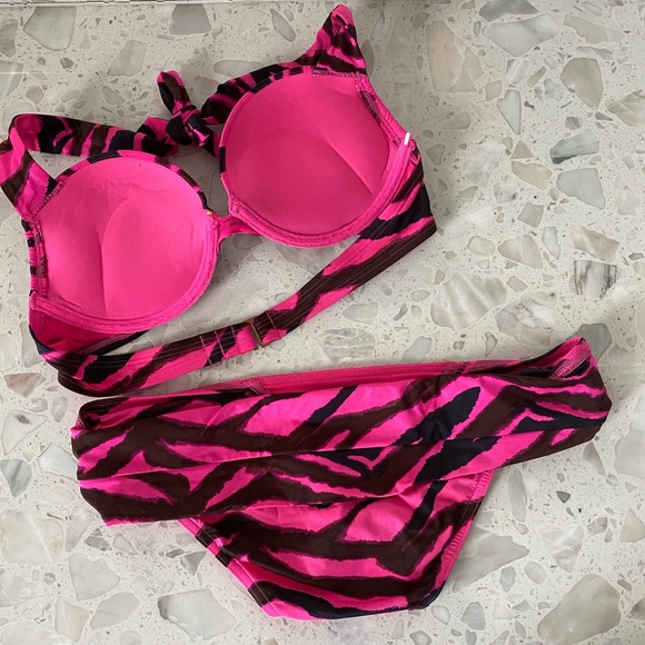 Victoria Secret Bombshell Swim - Picture 4 of 7